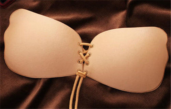 隐形胸贴怎么戴？使用胸贴需要注意的事项-第2张图片-爱薇女性网