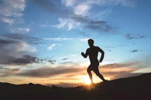 晨跑和夜跑哪个更减肥（晨跑好还是夜跑效果好）-第2张图片-爱薇女性网