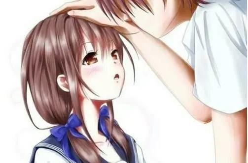 男朋友摸自己女朋友的头意味什么：觉得女友可爱（爱意的表现）-第2张图片-爱薇女性网