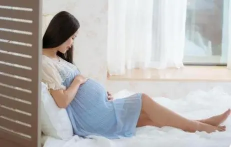 为啥怀孕后都说躺女儿睡儿子？真的有科学依据吗-第1张图片-爱薇女性网