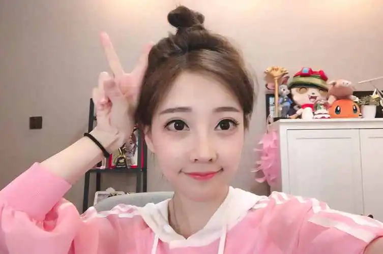 一个嘉年华主播能拿多少钱，1400元（个人主播只能提成30%）